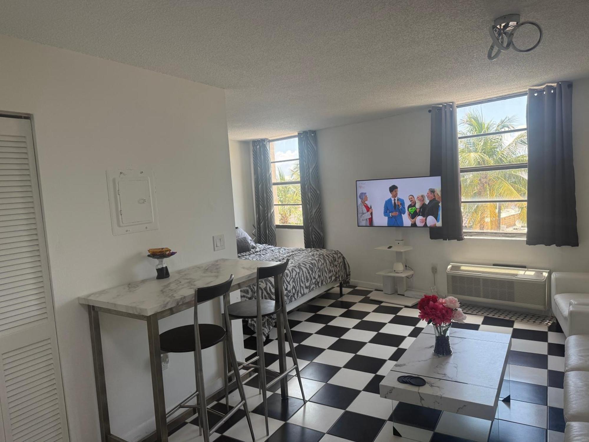 Large Location In South Beach!